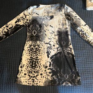Women's Long sleeves dress in black and white floral and animal print XL